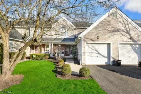 35 Daisy Ct, Whitehouse Station, NJ 08889