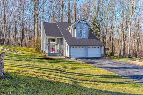 1 Birch Ct, Green Township, NJ 07821