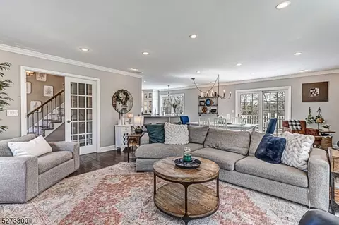 10 Gordon Pl, Branchburg, NJ 08853