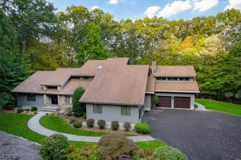 36 Cheyenne Dr, Montville, NJ 07045
