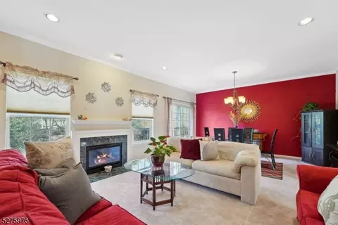 9 Lambiance Ct, Highland Park, NJ 08904