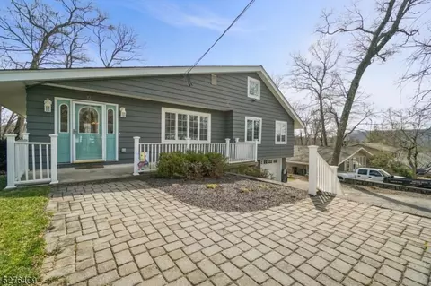 32 Hilltop Rd, West Milford Twp, NJ 07435