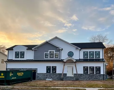 19 Winifred Dr, Totowa, NJ 07512