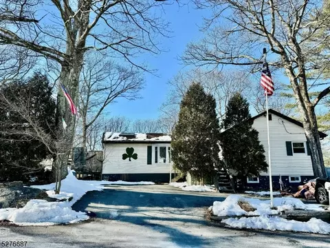 34 Rollins Trl, Hopatcong, NJ 07843