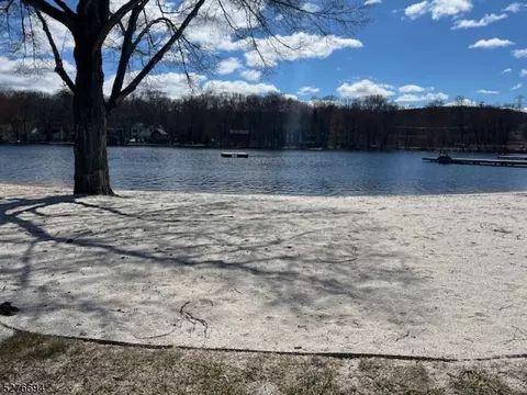 15 Shenandoah Cres, Wharton, NJ 07885