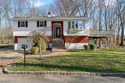 10 Hillview Ter, Morristown, NJ 07960