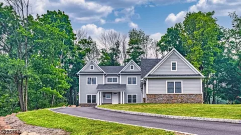 6 Kanouse Ln, Montville, NJ 07045