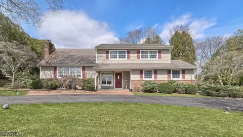 9 Munson Dr, Pequannock Twp, NJ 07444