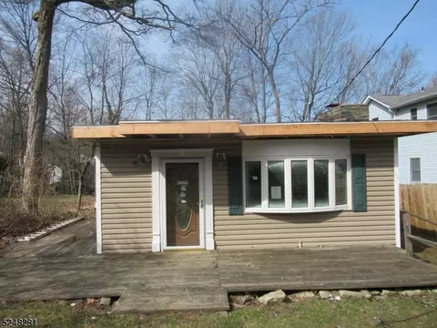 424 River Styx Rd, Hopatcong, NJ 07843