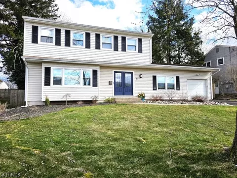 17 Surrey Rd, Franklin Twp, NJ 08873