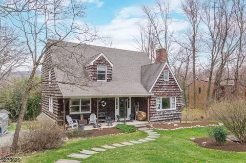 45 Custer Dr, Ringwood, NJ 07456