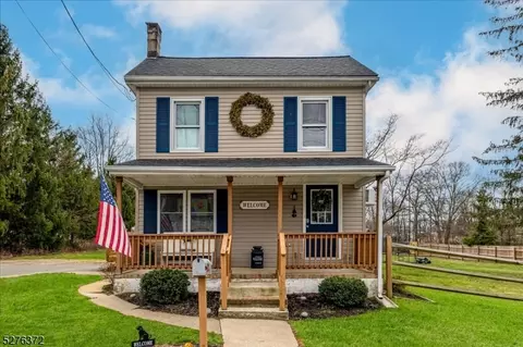 10 Smith St, Hampton, NJ 08827