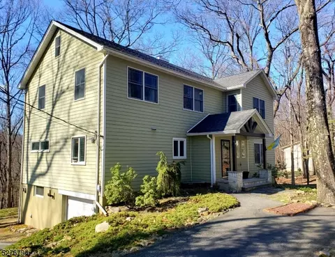 32 Stony Brook Rd, Montville, NJ 07045