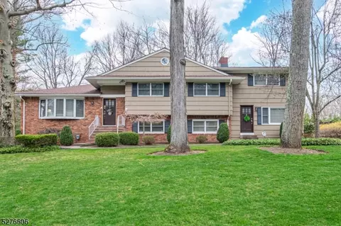 6 Winding Way, Caldwell, NJ 07006