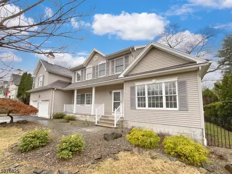 17 Fieldstone Dr, Clinton, NJ 08809