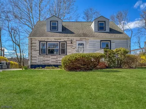 64 Hillairy Ave, Morristown, NJ 07960