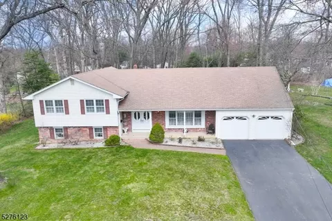 20 Murphy Cir, Florham Park, NJ 07932
