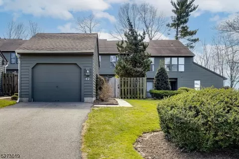42 Giggleswick Way, Edison, NJ 08820