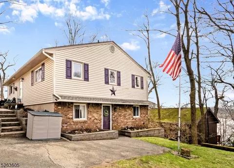 5 Musconetcong Ave, Hopatcong, NJ 07843