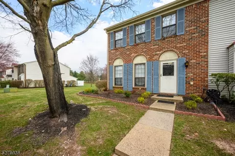 73 Pear Tree Ln, Franklin Twp, NJ 08823