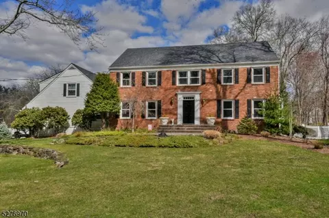 57 Cider Hl, Upper Saddle River, NJ 07458