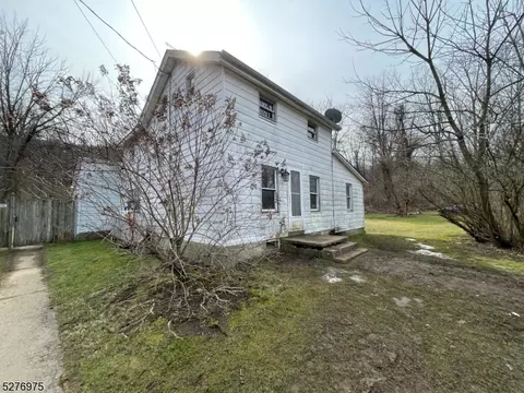 414 Mountain Lake Rd, Liberty, NJ 07838