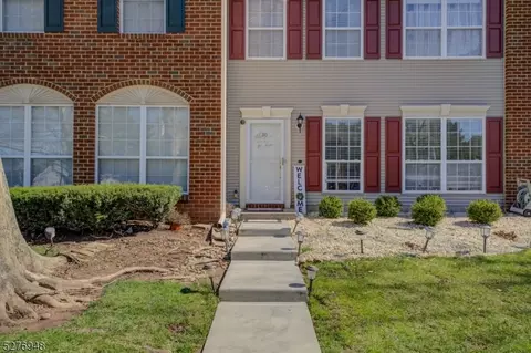 30 Desoto Dr, Franklin Park, NJ 08823