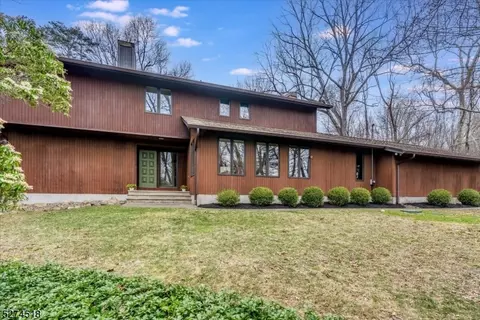 120 W Mountain Rd, Sparta, NJ 07871