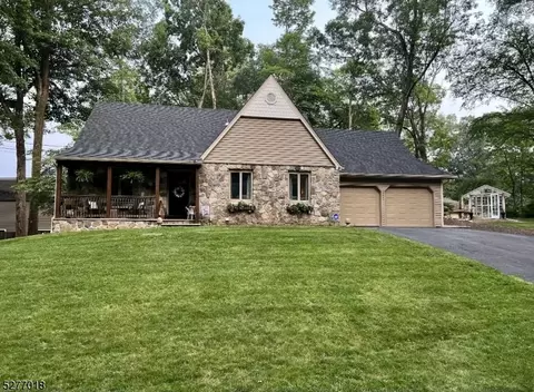 64 Whippoorwill Ln, Sparta, NJ 07871