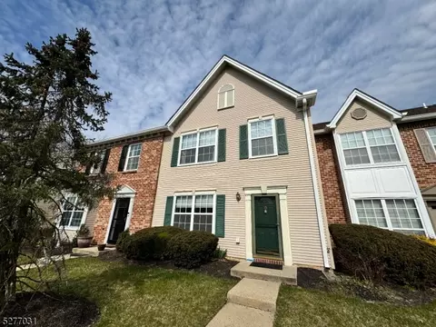 215 Lindsey Ct, Franklin Park, NJ 08823