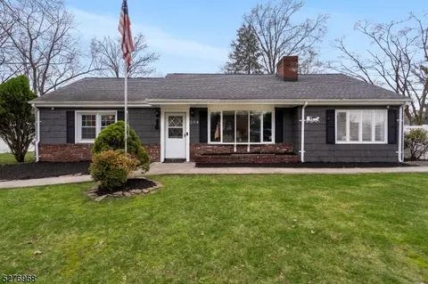 204 Greenbrook Rd, Green Brook, NJ 08812