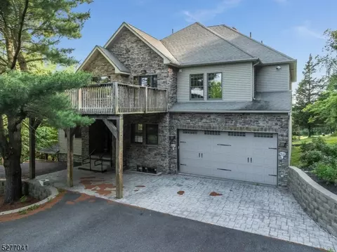 13 Forest Ln, Belvidere, NJ 07823