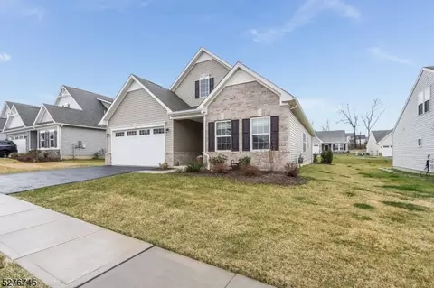 133 Clubhouse Dr, Washington, NJ 07882