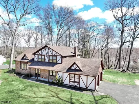 40 Manor Dr, Ramsey, NJ 07446