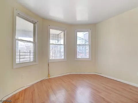 84 Scheerer Ave, Newark, NJ 07112 photo 2