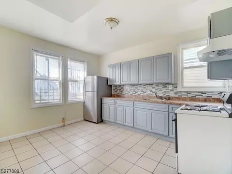 84 Scheerer Ave, Newark, NJ 07112 photo 4