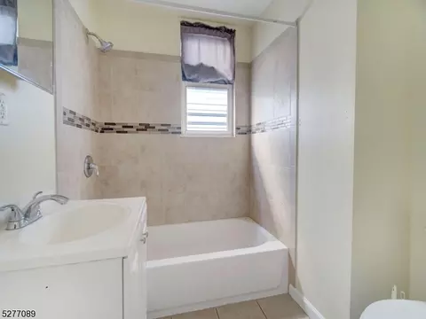 84 Scheerer Ave, Newark, NJ 07112 photo 7