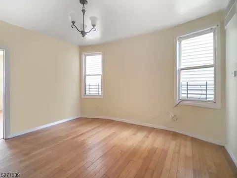 84 Scheerer Ave, Newark, NJ 07112 photo 3