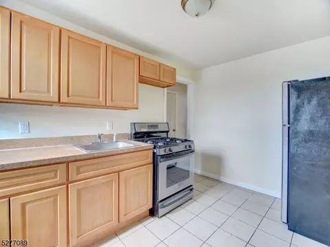 84 Scheerer Ave, Newark, NJ 07112 photo 15