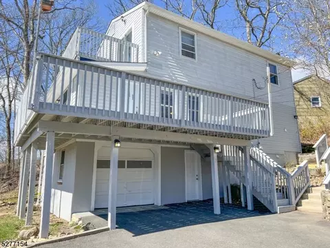 29 Alpine Dr, Jefferson, NJ 07849
