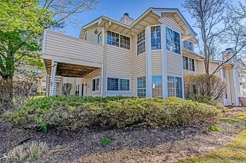 27 Crossfield Ct, Bedminster, NJ 07921