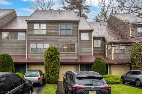 23 Foxboro Ln, West Milford, NJ 07480