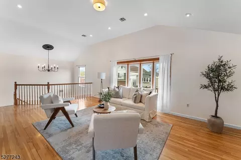 735 1st St, Secaucus, NJ 07094
