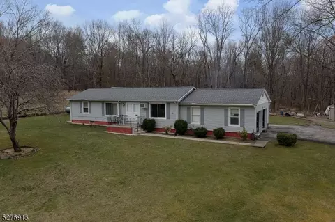 5 Volker Ln, Sandyston, NJ 07827
