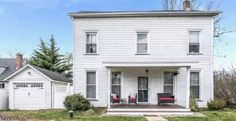 16 School St, Franklin Twp, NJ 08802