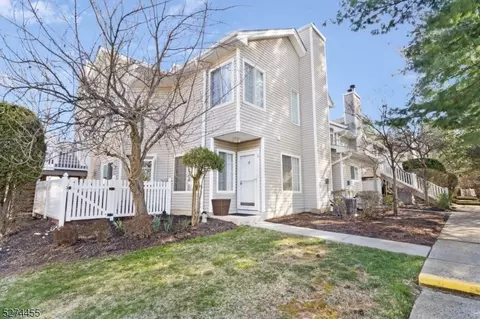 8 Tory Ct, Bedminster, NJ 07921