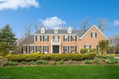 42 Wellington Dr, Washington Twp, NJ 07853