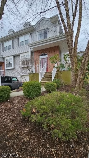 23 Spruce Ter, Mount Arlington, NJ 07856