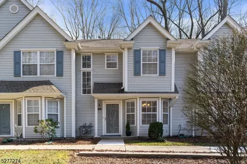 1403 Bedford Dr, Pompton Plains, NJ 07444