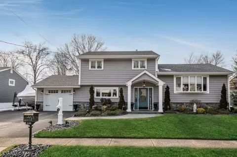 226 Winifred Dr, Totowa, NJ 07512